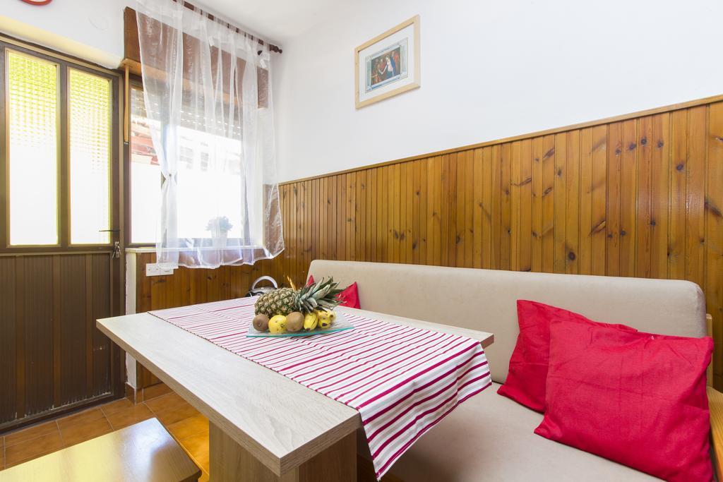 Apartment Neven Rogoznica  Ruang foto